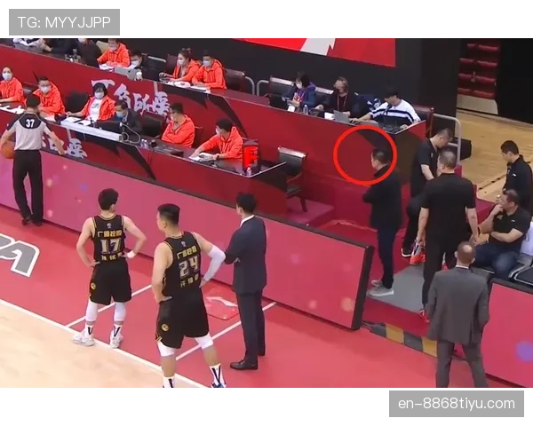 落地支撑手是否构成犯规？裁判判罚边界全解析