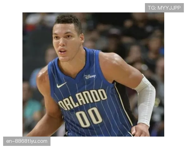 戈登无球跑动拉开空间，三分效率领跑替补席