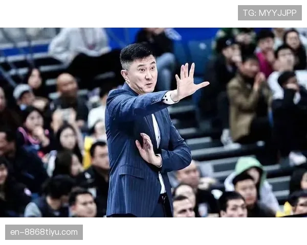 篮球裁判现场，球员想换人就喊暂停？别再错过快速换人的正确时机